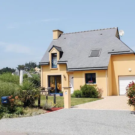 3 Bedroom Cozy Home In Lamballe-Armor *